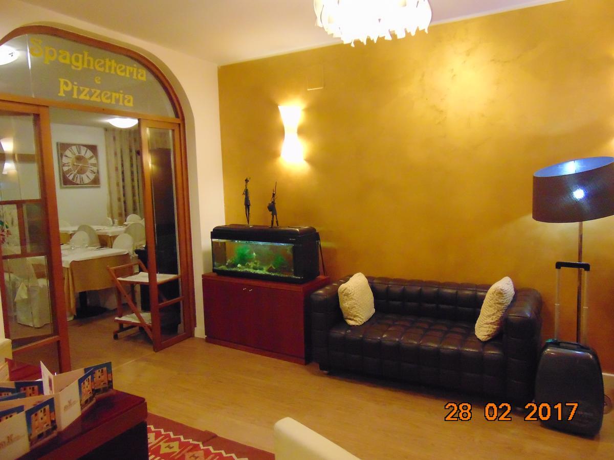 Hotel Mazzocchetti ชิตตา ซานตันเจโล ภายนอก รูปภาพ